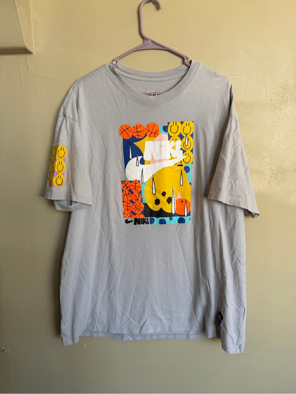 Nike A.I.R. Artist in Residence Men’s Light Gray Short-Sleeve Tee